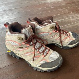 Merrell Vibram Women’s Brown and Tan Hiking Boots